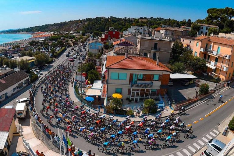 Ciclismo: domani 17esima tappa giro d'italia