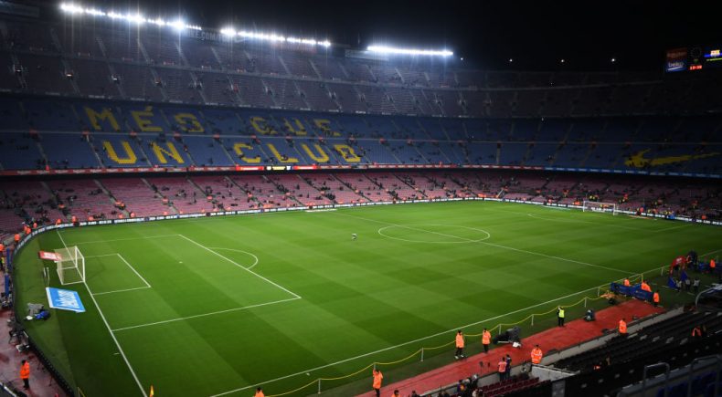 Stadio Camp Nou del Barcellona di notte