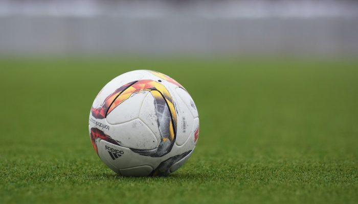 Campo di Calcio con Pallone