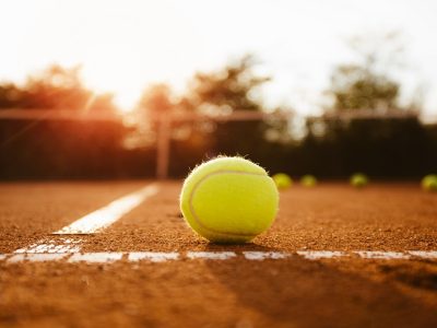 Pallina Gialla su Campo d Tennis