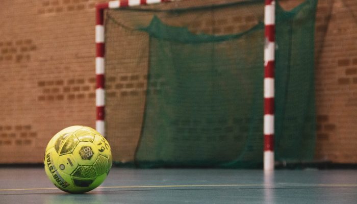 pallone da calcio a 5 giallo