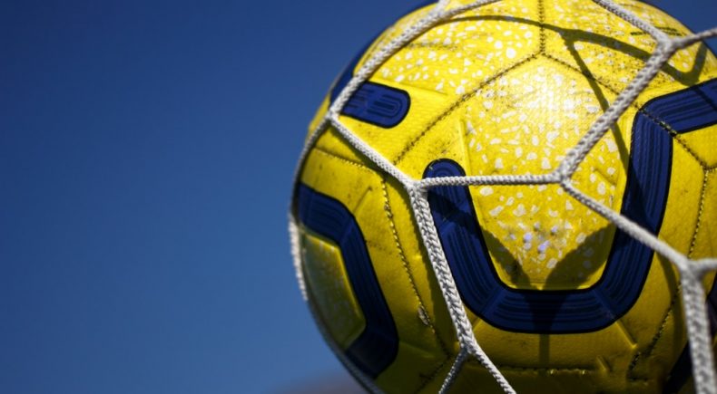 Pallone da Calcio Giallo in Rete