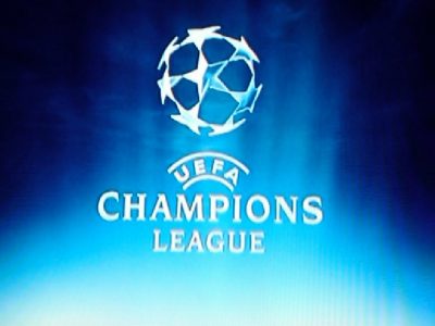 Logo Champions League Blu e Bianco con sfocatura