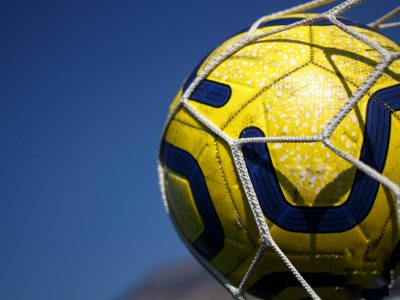 Pallone giallo in rete