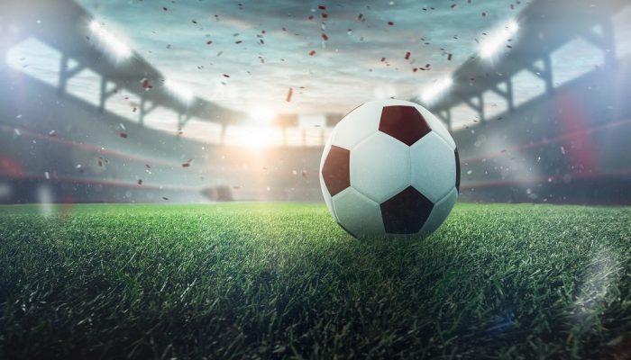 pallone dentro stadio da calcio
