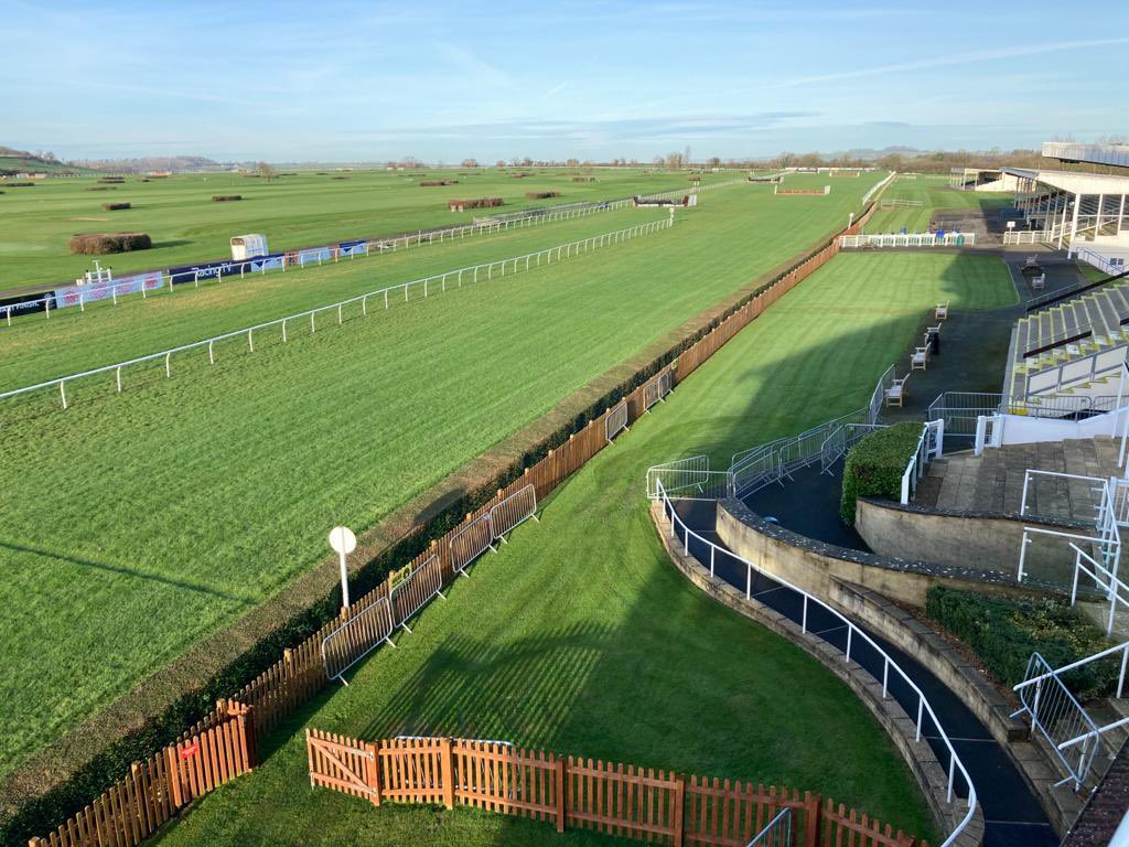 Analisi corse Bangor-on-Dee, Wincanton, Lingfield e Kempton 25/02: una corsa per campo sui tracciati UK